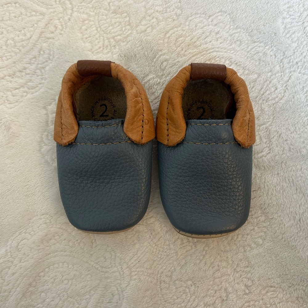 Heyfolks Leather Soft Sole Baby Shoes - Picture 2 of 3